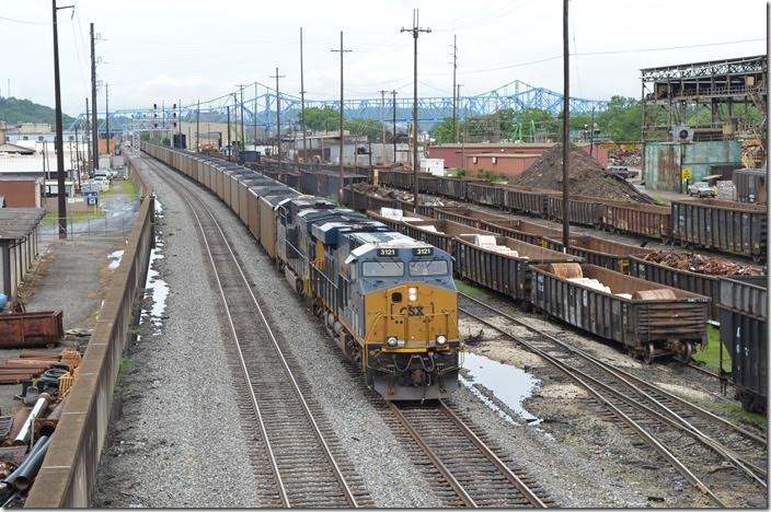 CSX 3121-908 T369-10 behind 3121-908 with SCWX loads passes Mansbach Metal in Ashland. This loaded coal train will go east via Big Sandy. 06-17-2015.